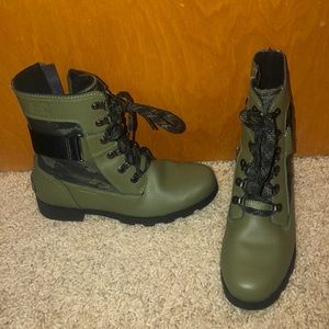 Size 5 Sorel Emelie boot